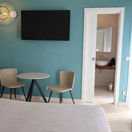 Dimora Garibaldi Bed & Breakfast 4*