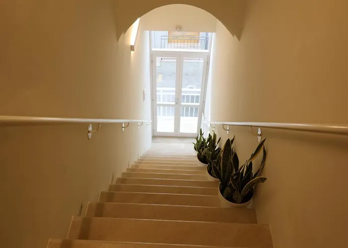 לינה וארוחת בוקר Dimora Garibaldi 4*